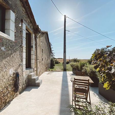 La Parenthese, Joli Studio Avec Terrasse Valeuil Bagian luar foto