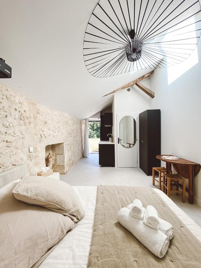 La Parenthese, Joli Studio Avec Terrasse Valeuil Bagian luar foto