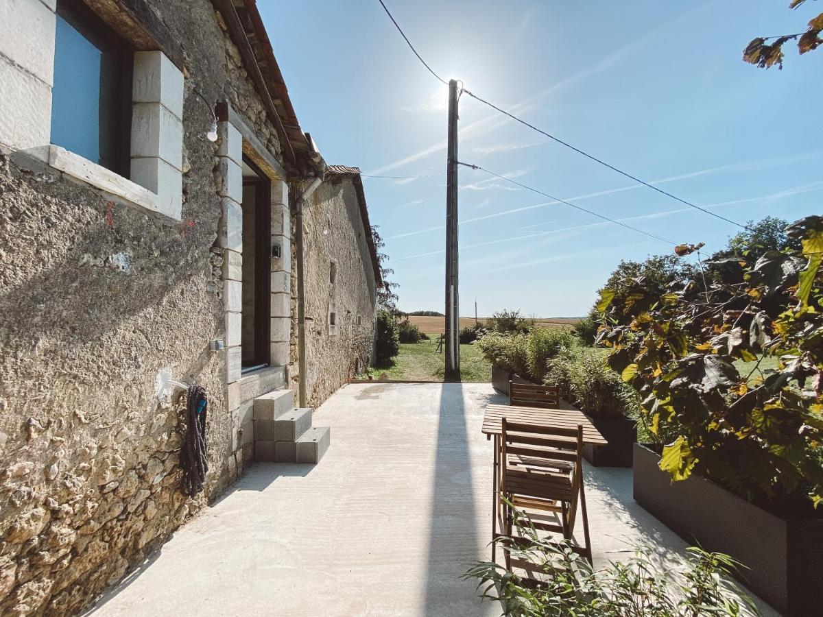 La Parenthese, Joli Studio Avec Terrasse Valeuil Bagian luar foto