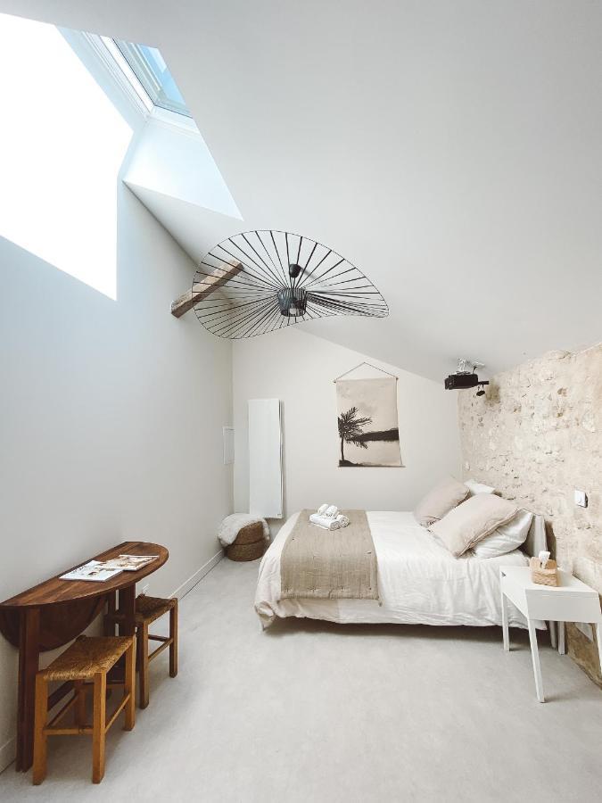 La Parenthese, Joli Studio Avec Terrasse Valeuil Bagian luar foto